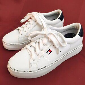 Tommy Hilfiger Womens Henissly Casual Fashion Sneakers, Size 5.5 M - White Shoes